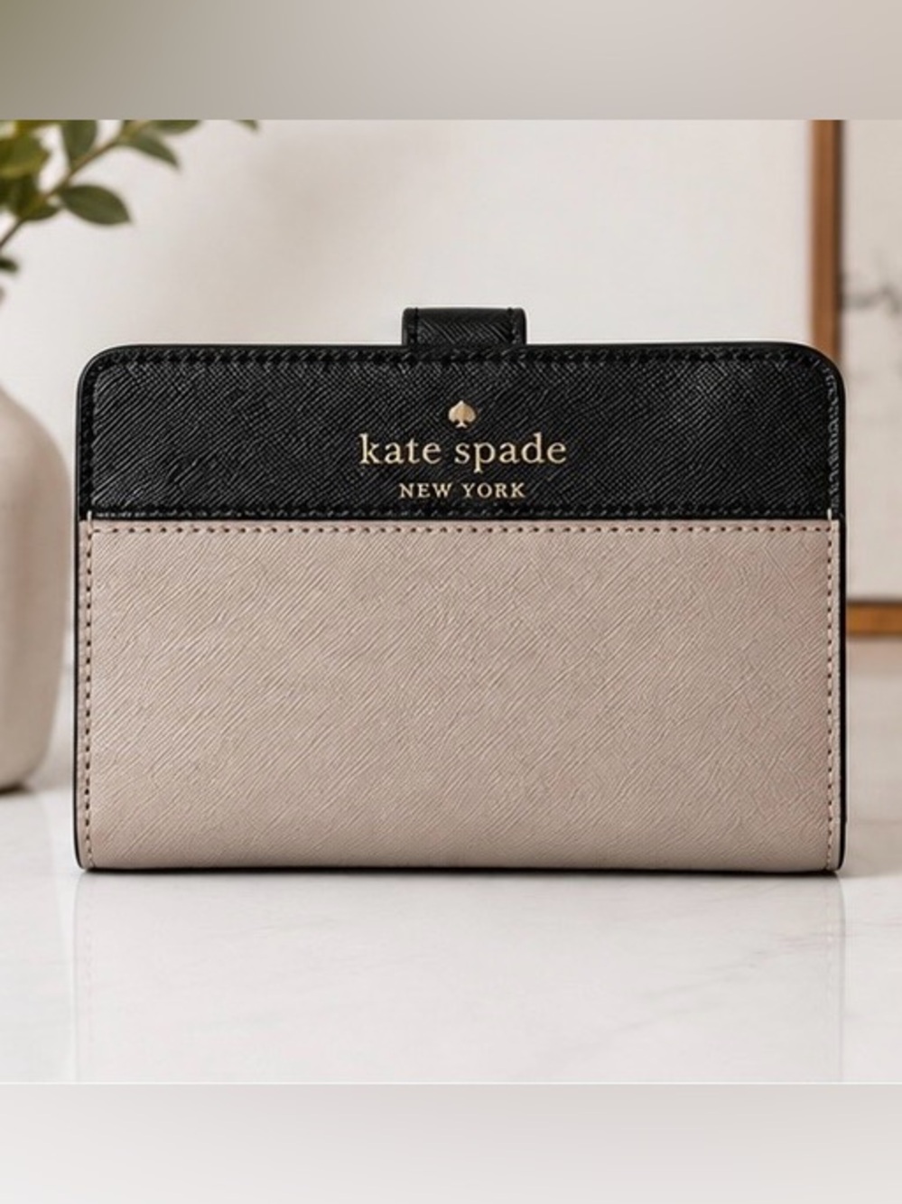 Kate Spade Staci Medium Compact
Bifold Wallet Beige Black Colorblock EUC